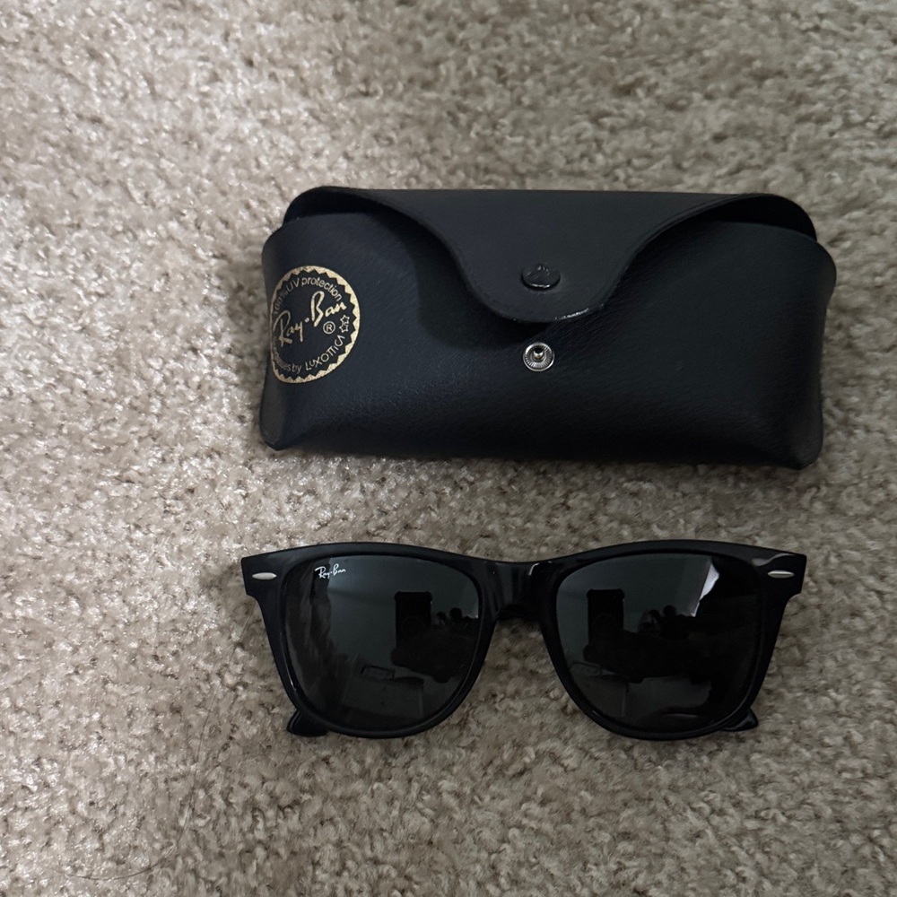 Ray-Ban Black Wayfarer Sunglasses with Black Case